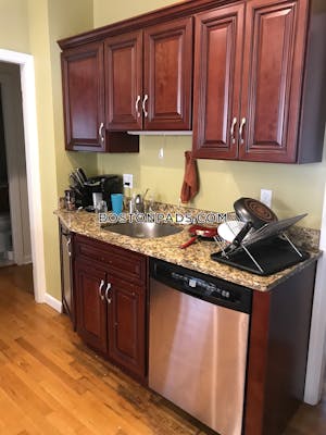 Medford 3 Beds 2 Baths Tufts - $3,950 No Fee