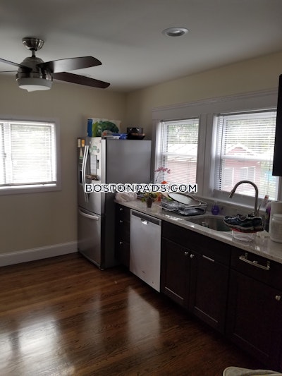 Medford 3 Bed 1 Bath  Tufts - $4,200