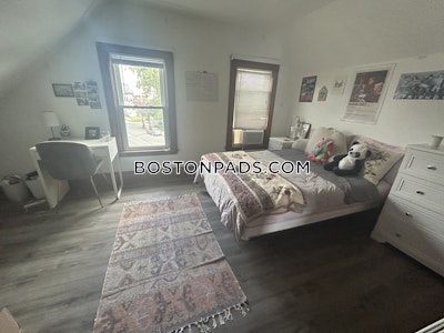 Somerville 6 Beds 1.5 Baths  Tufts - $6,300