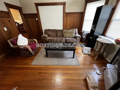 Medford 3 Beds 1 Bath  Tufts - $3,900