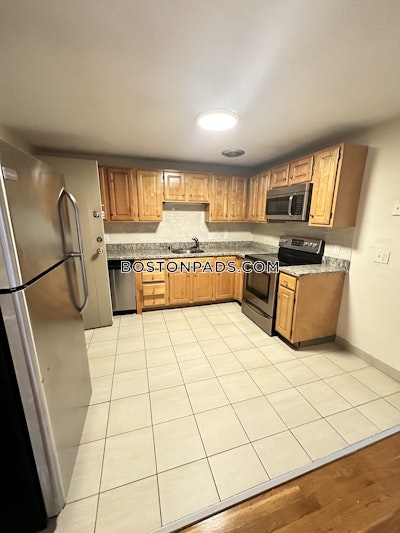 Brookline 2 Bed 1 Bath BROOKLINE- BOSTON UNIVERSITY $3,800  Boston University - $3,175 No Fee